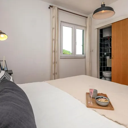 Three-bedroom In Lejlighed Makarska