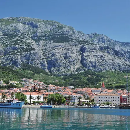Three-bedroom In Makarska