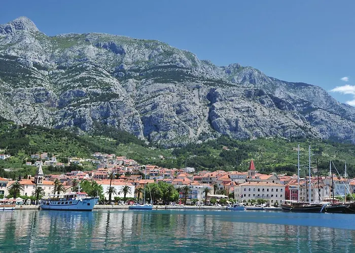 Three-bedroom In Makarska