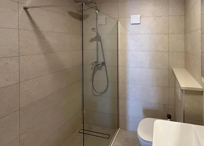 Three-bedroom In Lejlighed *