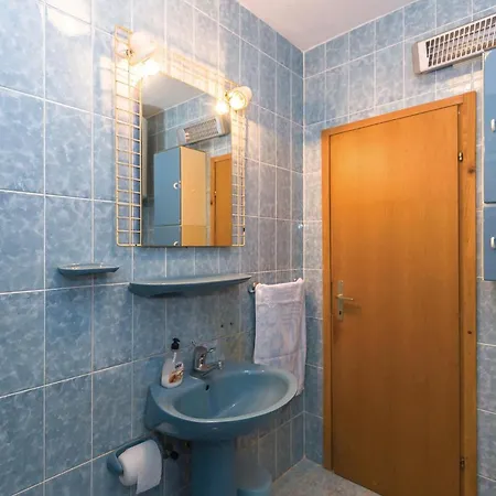 아파트 Three-bedroom In 마카르스카