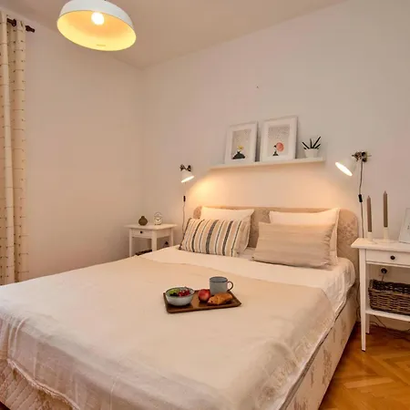 Apartamento Stunning In With Kitchen Makarska