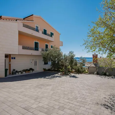 Apartamento Stunning In With Kitchen Makarska