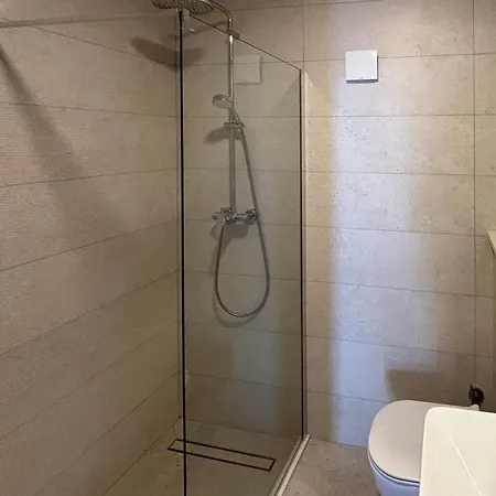 Three-bedroom In 아파트 *