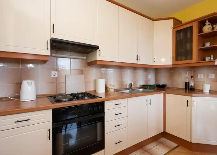 Three-bedroom In Διαμέρισμα *