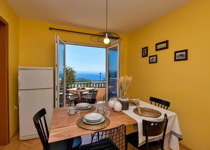 Διαμέρισμα Three-bedroom In *