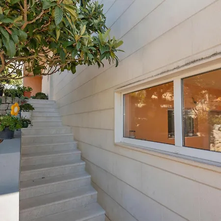 Three-bedroom In Lägenhet Makarska