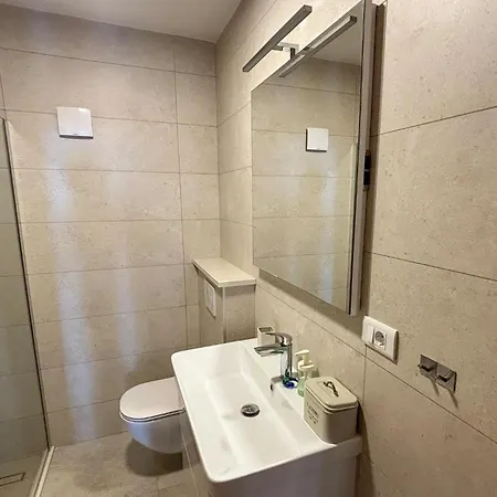 Three-bedroom In Lägenhet Makarska